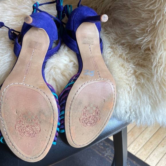 VINCE CAMUTO Stellima Suede Tassel Sandal - Picture 4 of 6